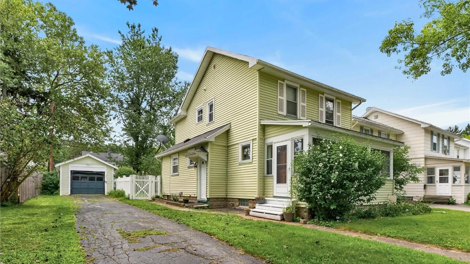 Property at 77 Bayton Drive, Irondequoit, NY 14622 3