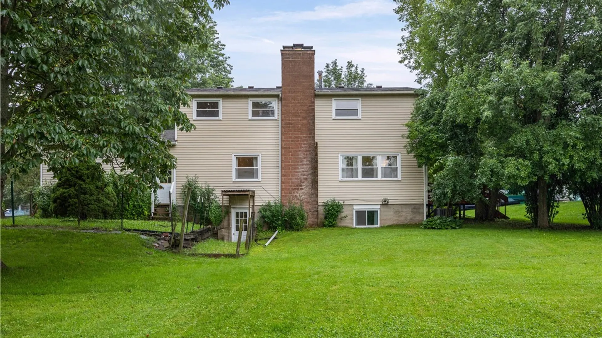 Property at 105 Green Clover Drive, Henrietta, NY 14467 40