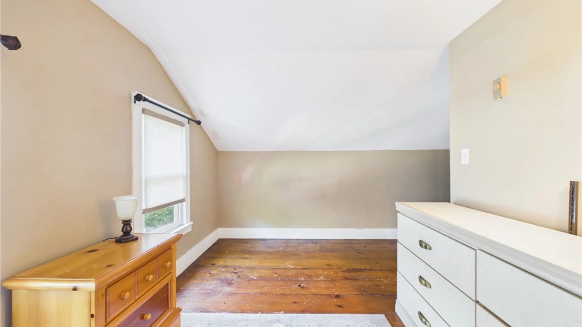 Property at 33 N Ellicott Street, Amherst, NY 14221 35