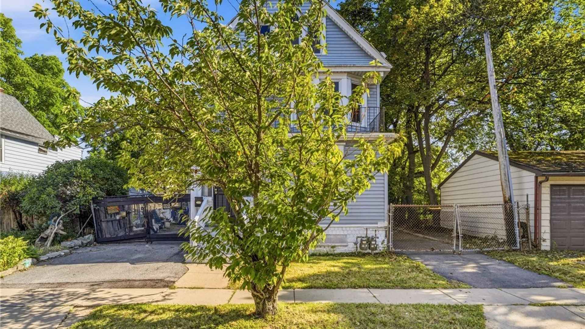 Property at 17 Inter Park Avenue, Buffalo, NY 14211 3