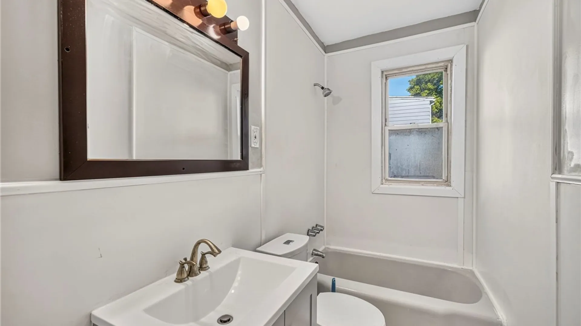 Property at 17 Inter Park Avenue, Buffalo, NY 14211 22