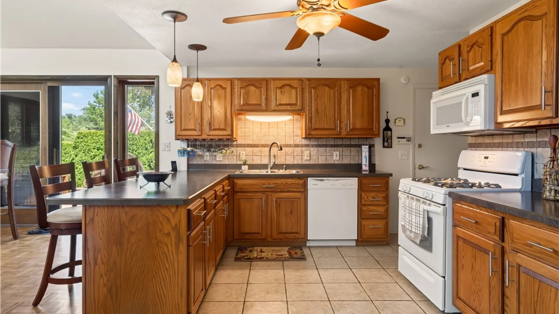 Property at 86 Courtly Circle, Greece, NY 14615 16