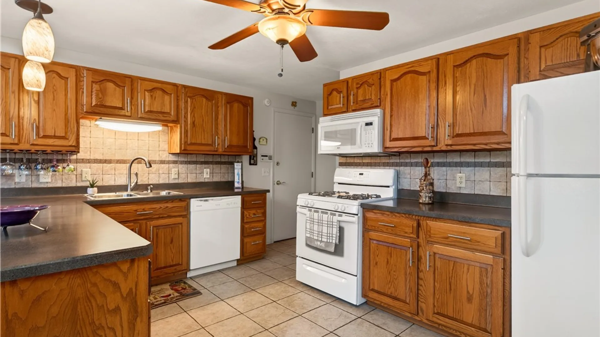 Property at 86 Courtly Circle, Greece, NY 14615 18