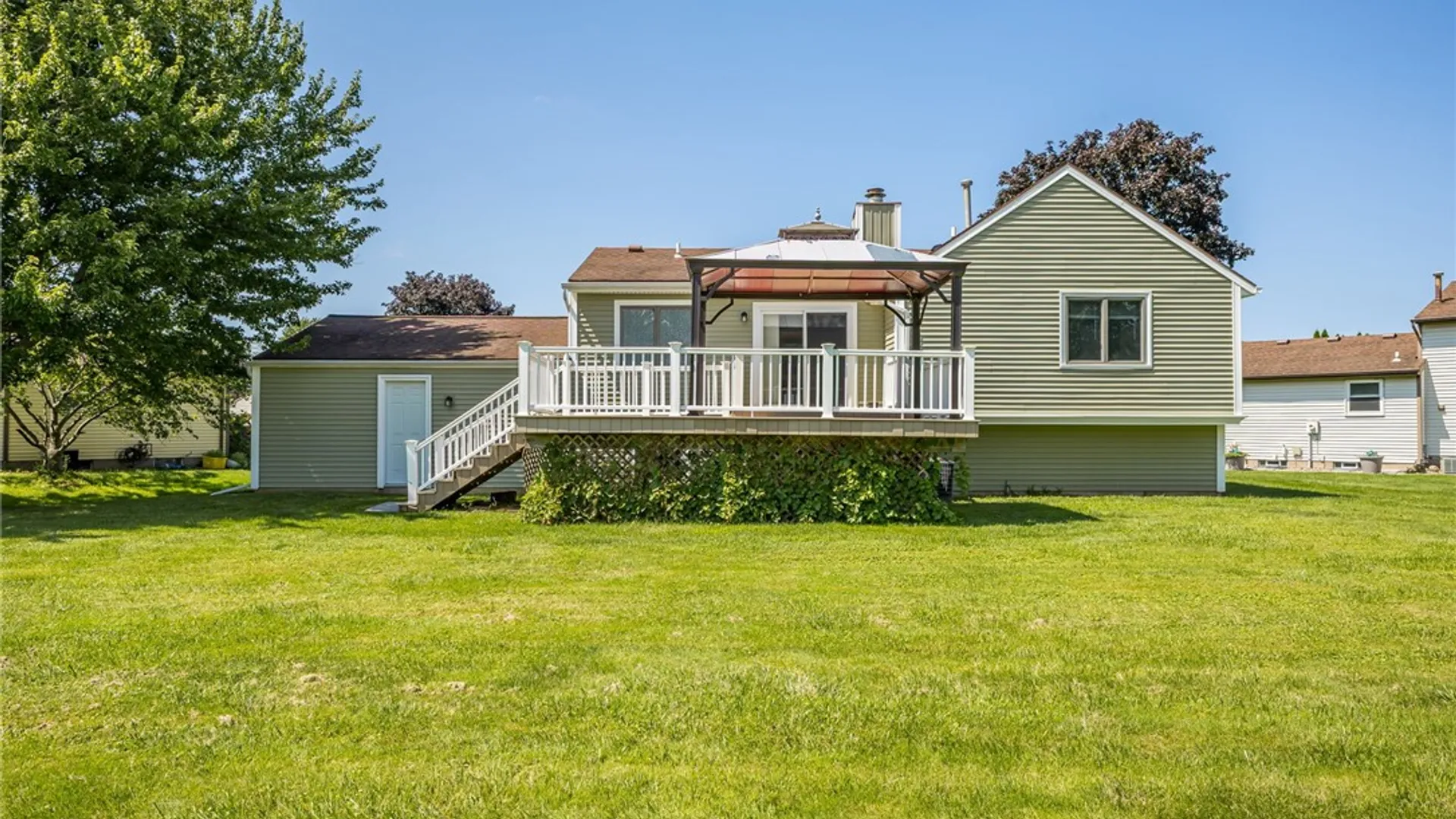 Property at 46 Weather Wood Lane, Greece, NY 14612 33