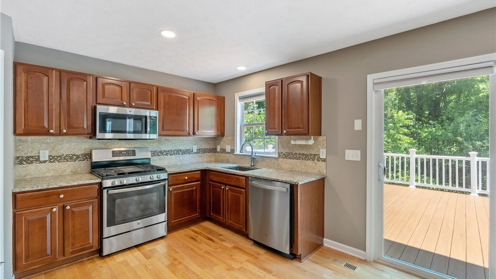 Property at 106 Victory Lane, Camillus, NY 13164 15