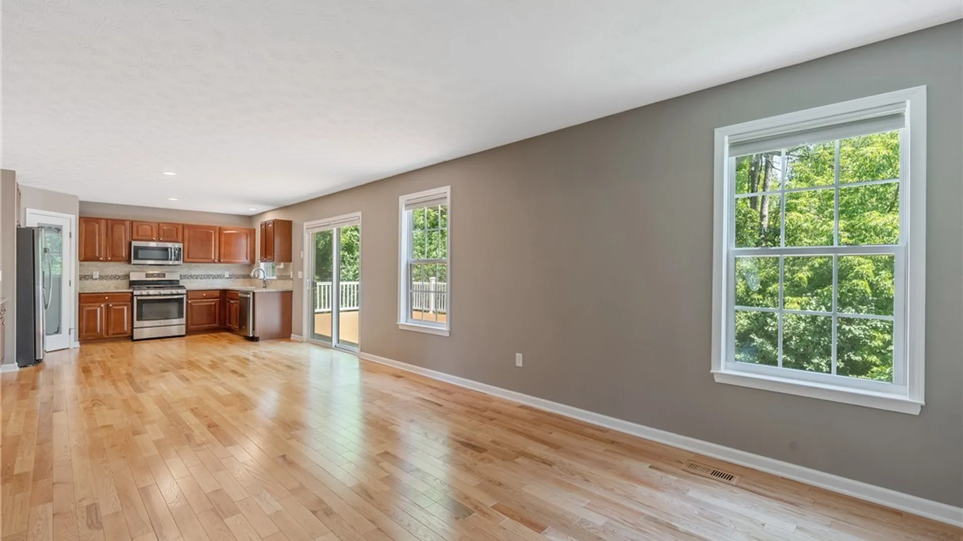 Property at 106 Victory Lane, Camillus, NY 13164 8