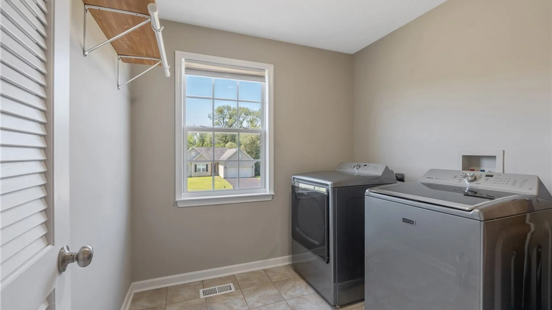 Property at 106 Victory Lane, Camillus, NY 13164 25