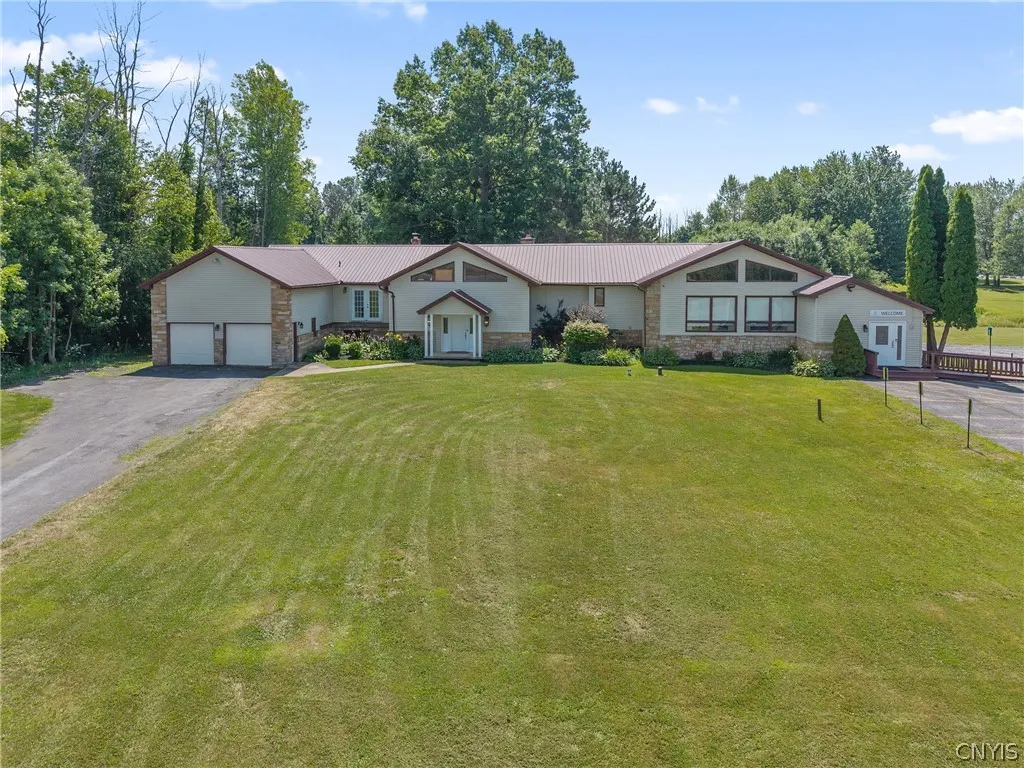 Property at 17 Oneida River Road, Schroeppel, NY 13132