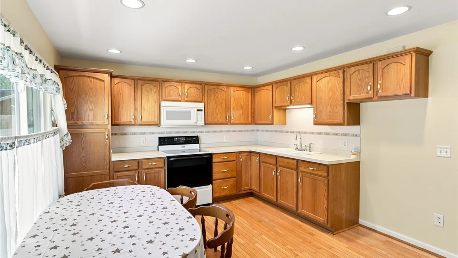 Property at 250 Desmond Drive, Tonawanda, NY 14150 7