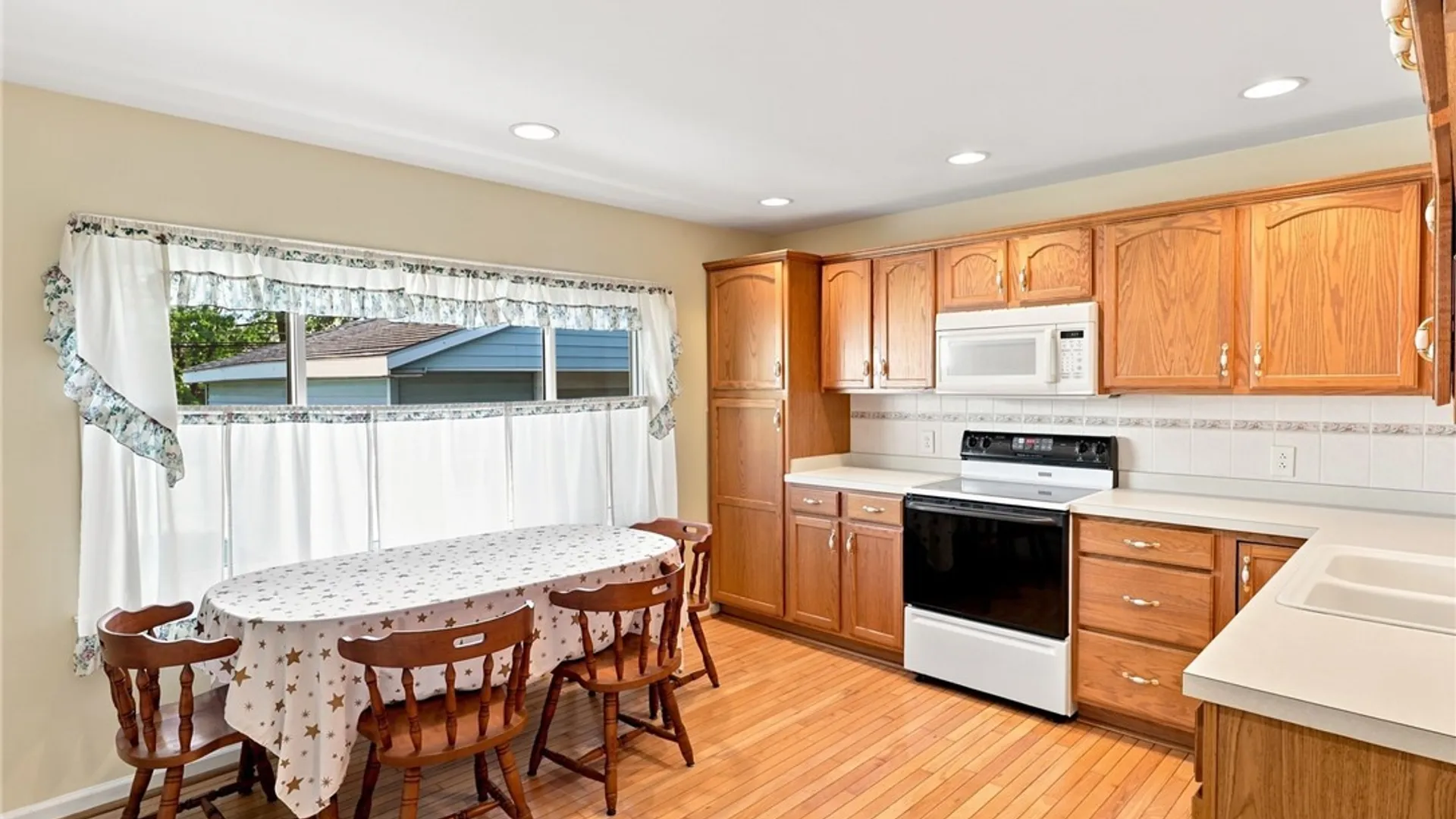Property at 250 Desmond Drive, Tonawanda, NY 14150 8