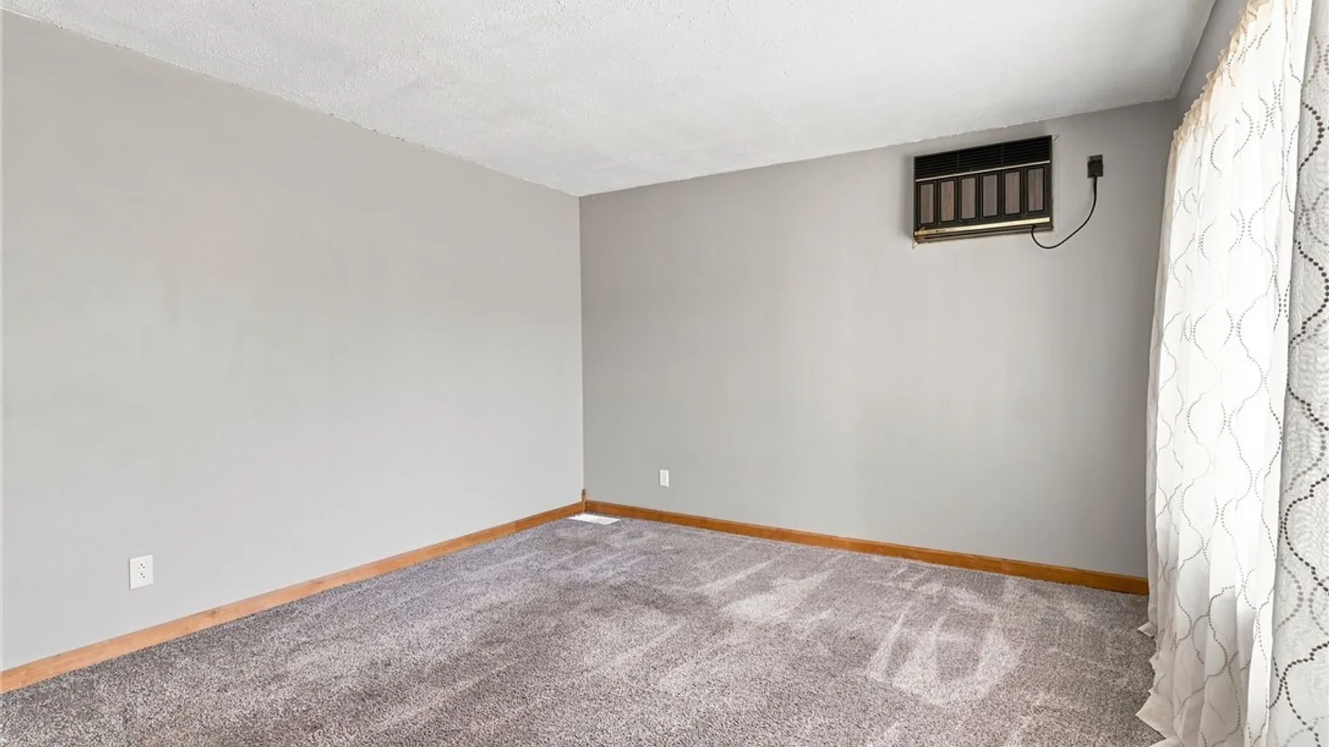 Property at 250 Desmond Drive, Tonawanda, NY 14150 13