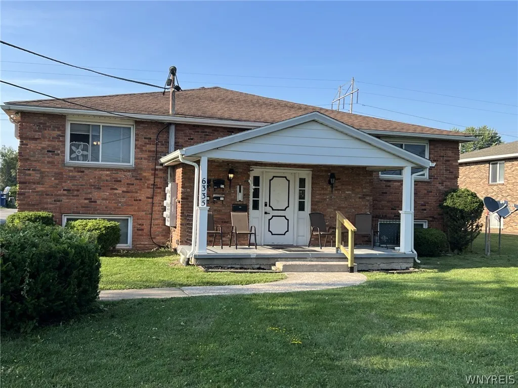 Property at 6335 Robinson Road, Lockport Town, NY 14094