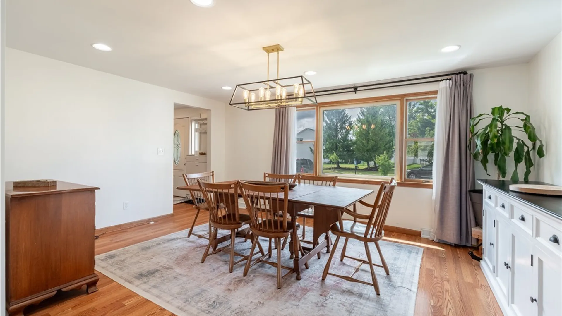 Property at 24 Grafton Ct, Lancaster, NY 14086 5