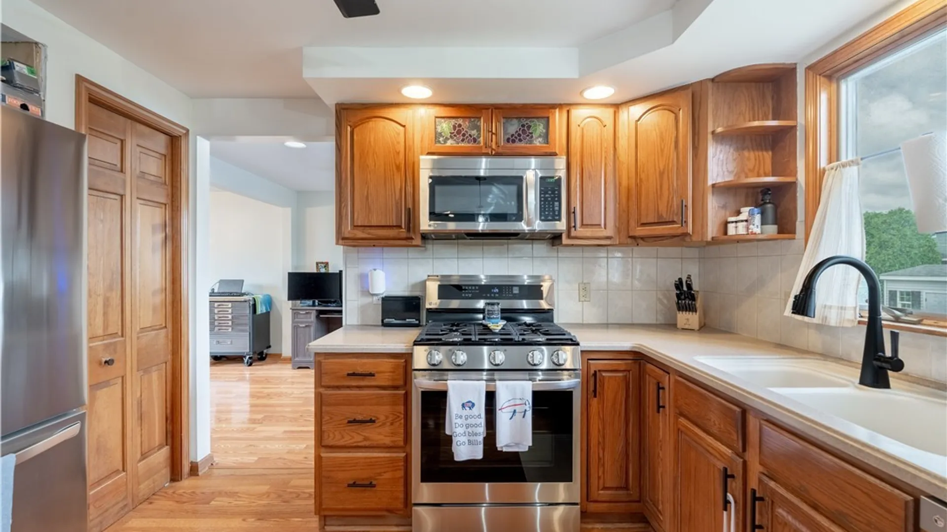 Property at 24 Grafton Ct, Lancaster, NY 14086 9