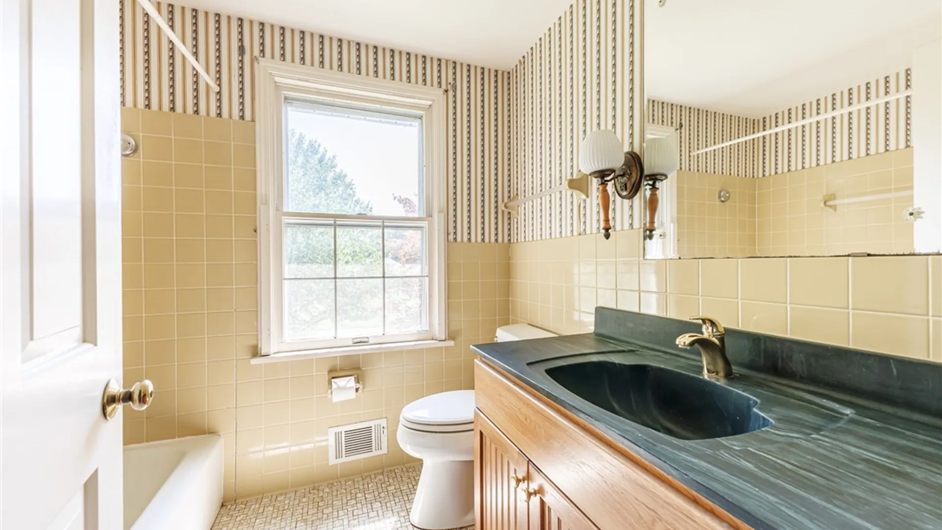 Property at 1244 Millcreek Run, Webster, NY 14580 28