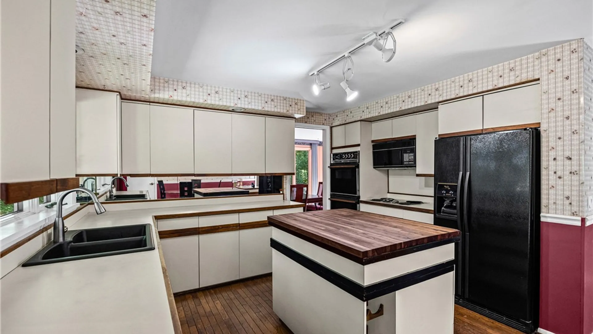 Property at 50 Harwood Lane, Pittsford, NY 14445 19