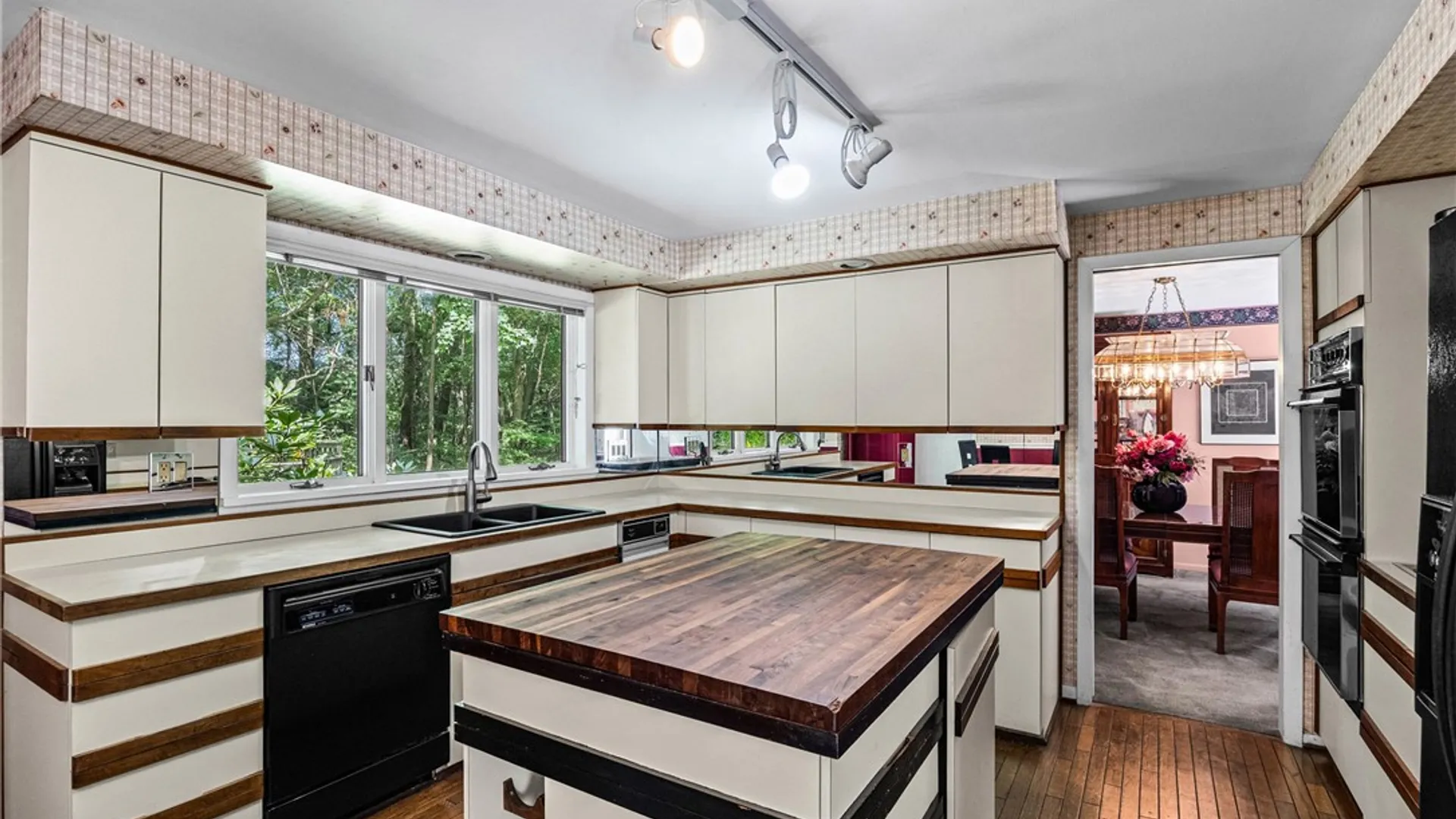 Property at 50 Harwood Lane, Pittsford, NY 14445 20