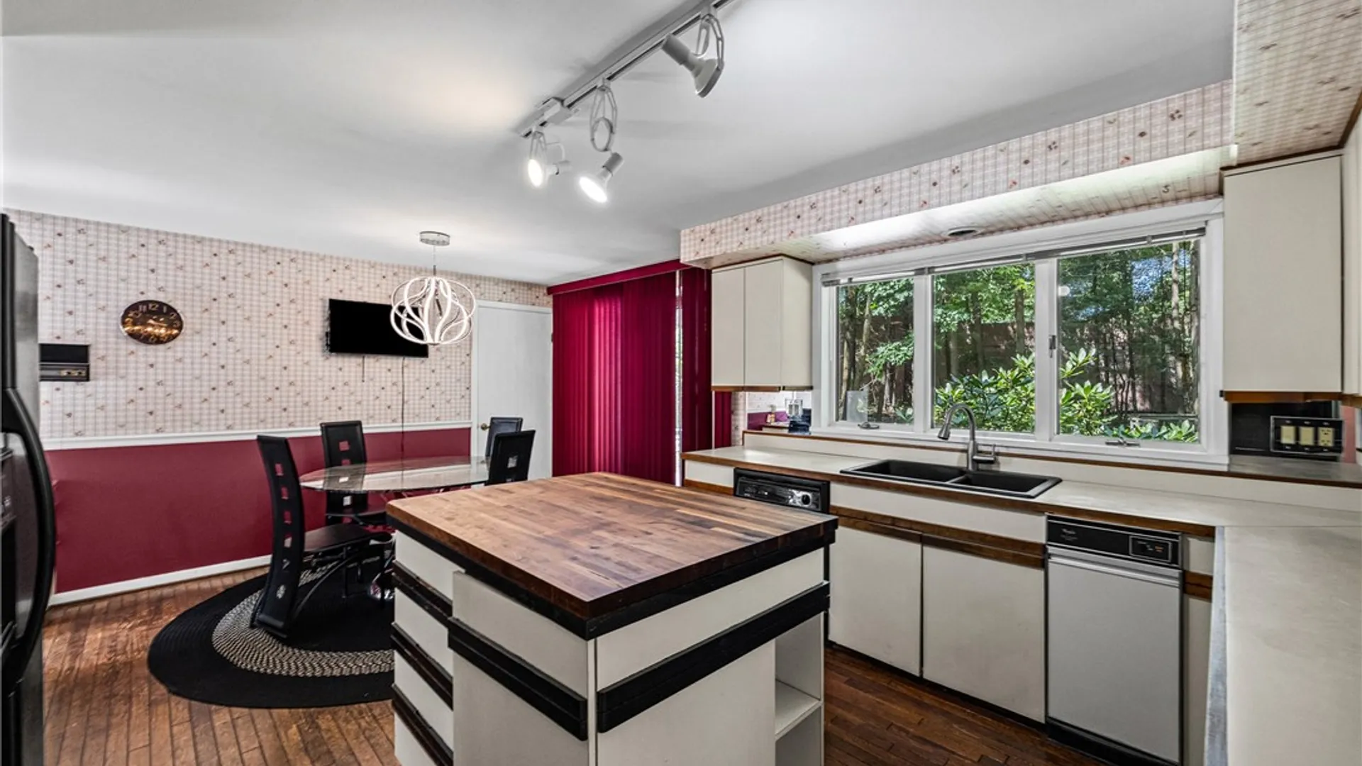 Property at 50 Harwood Lane, Pittsford, NY 14445 22