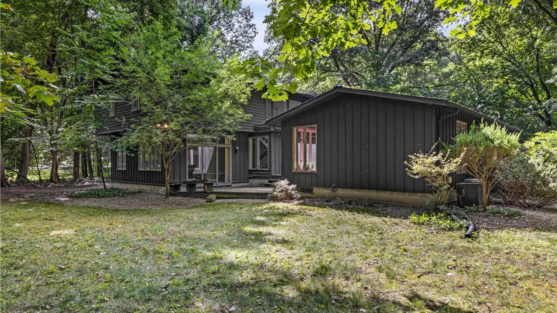 Property at 50 Harwood Lane, Pittsford, NY 14445 32