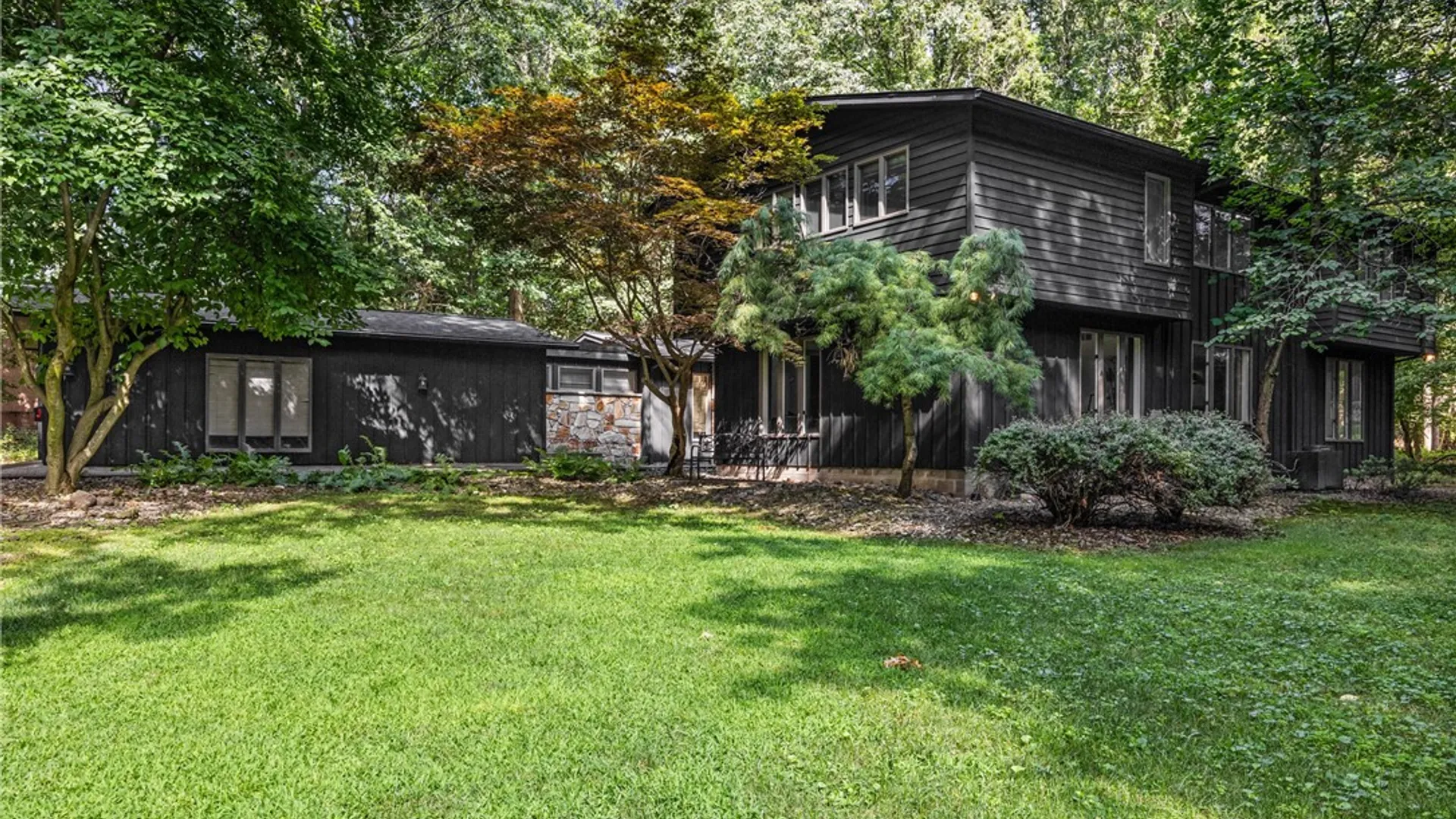 Property at 50 Harwood Lane, Pittsford, NY 14445 4