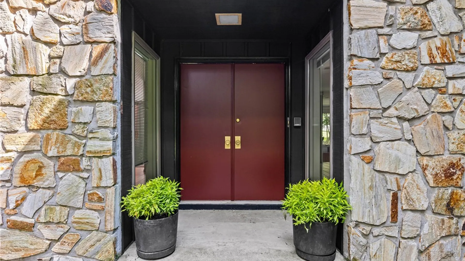 Property at 50 Harwood Lane, Pittsford, NY 14445 6
