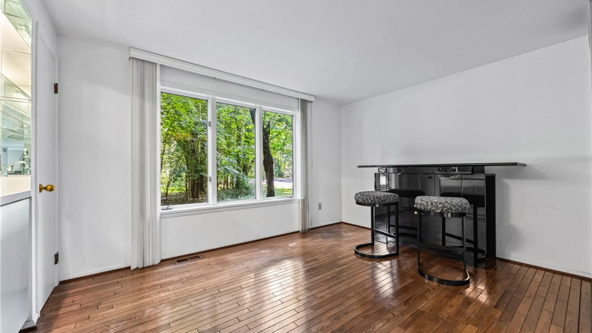 Property at 50 Harwood Lane, Pittsford, NY 14445 11