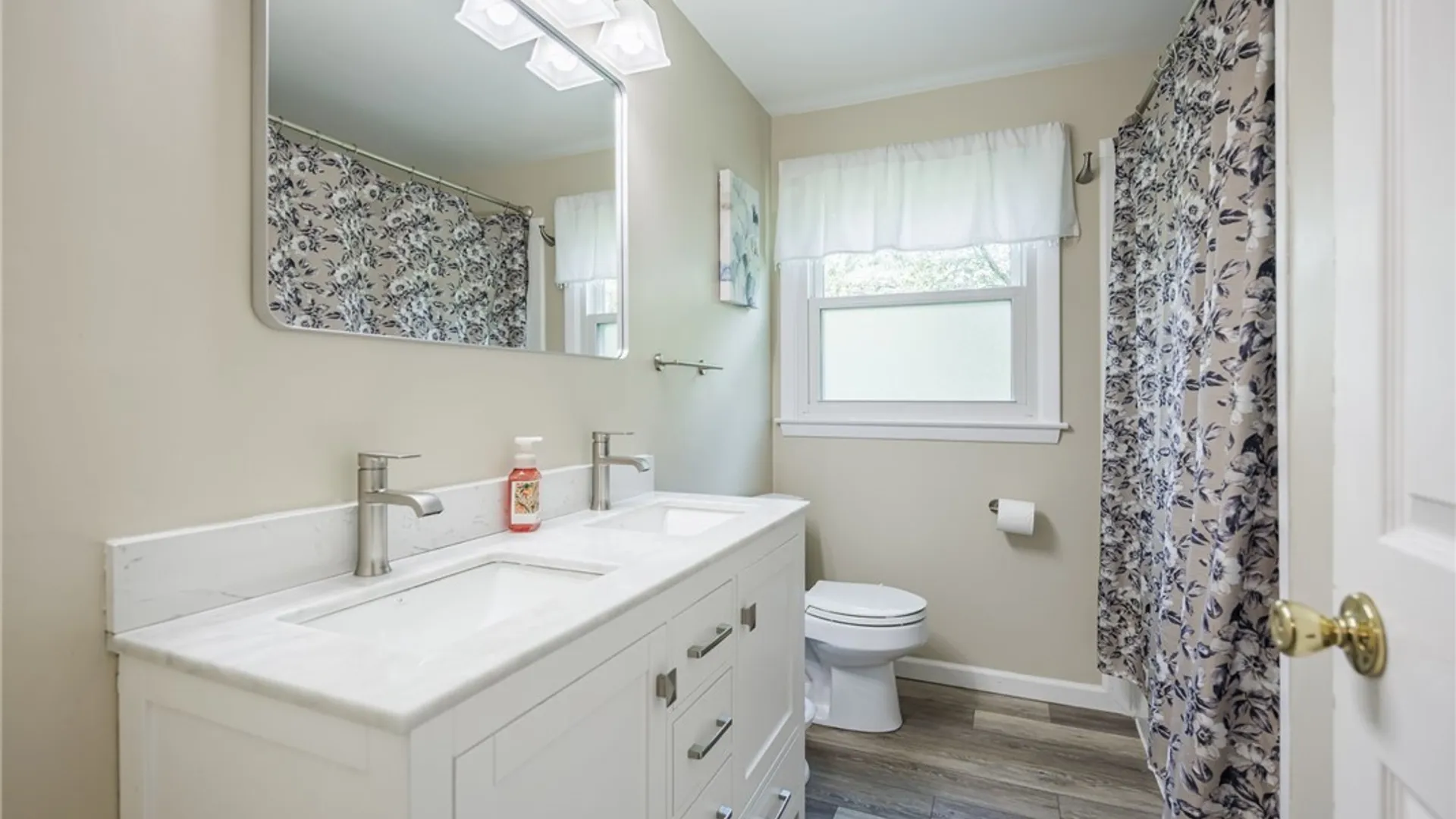 Property at 14 Debby Lane, Gates, NY 14606 18
