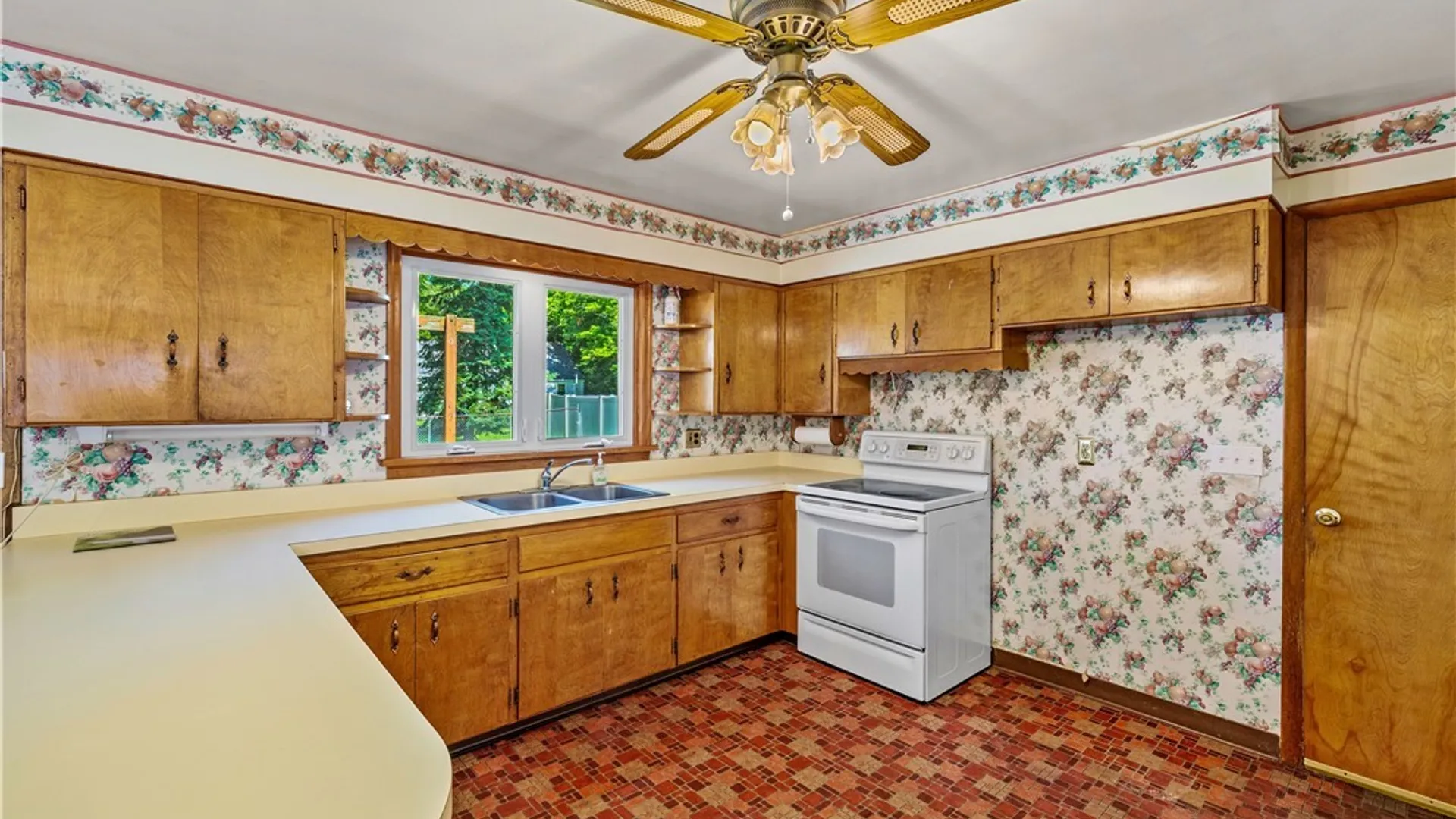 Property at 437 Spratt Place, Utica, NY 13502 7