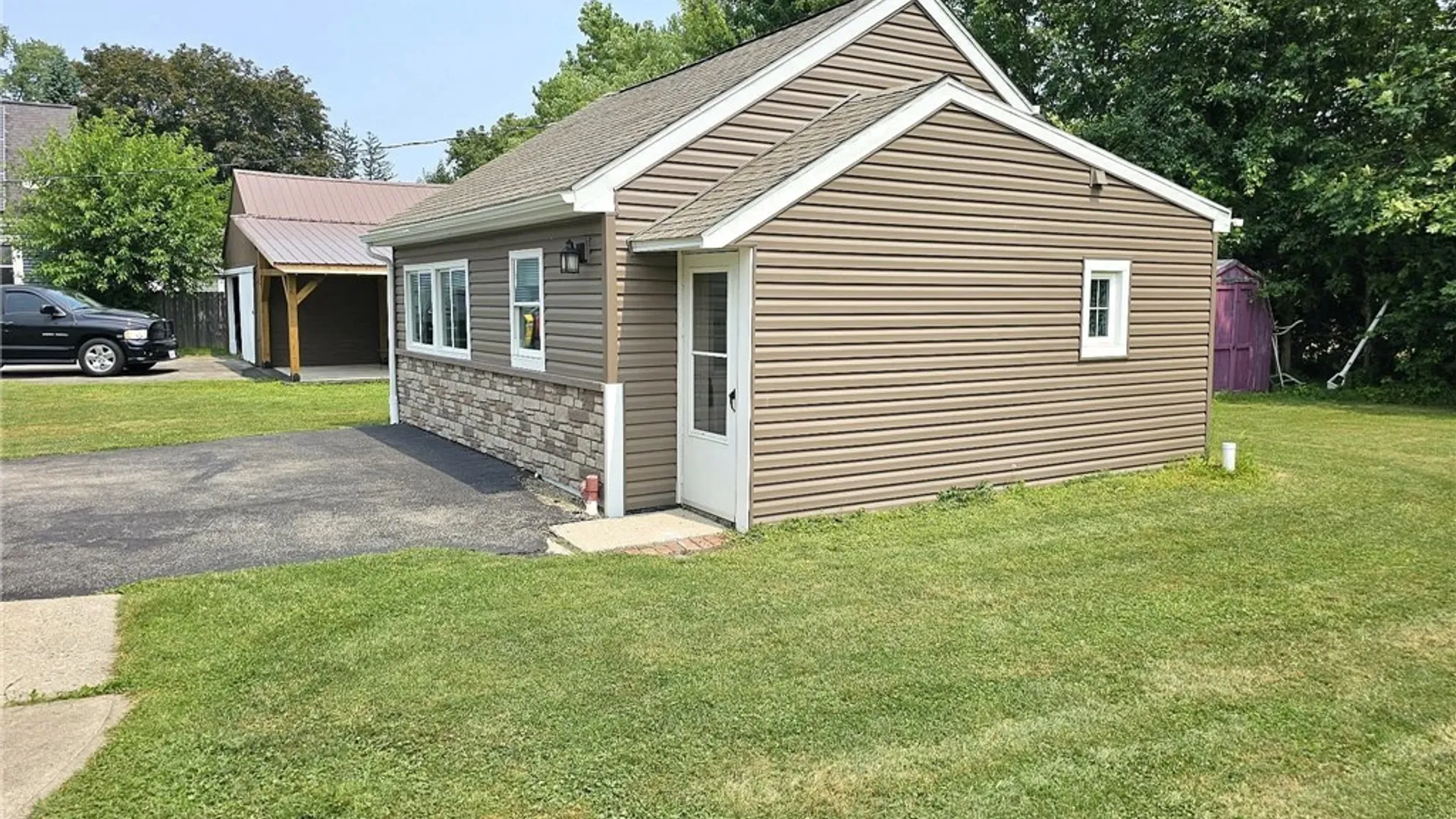 Property at 6183 Wright Place, Hamburg, NY 14075 7