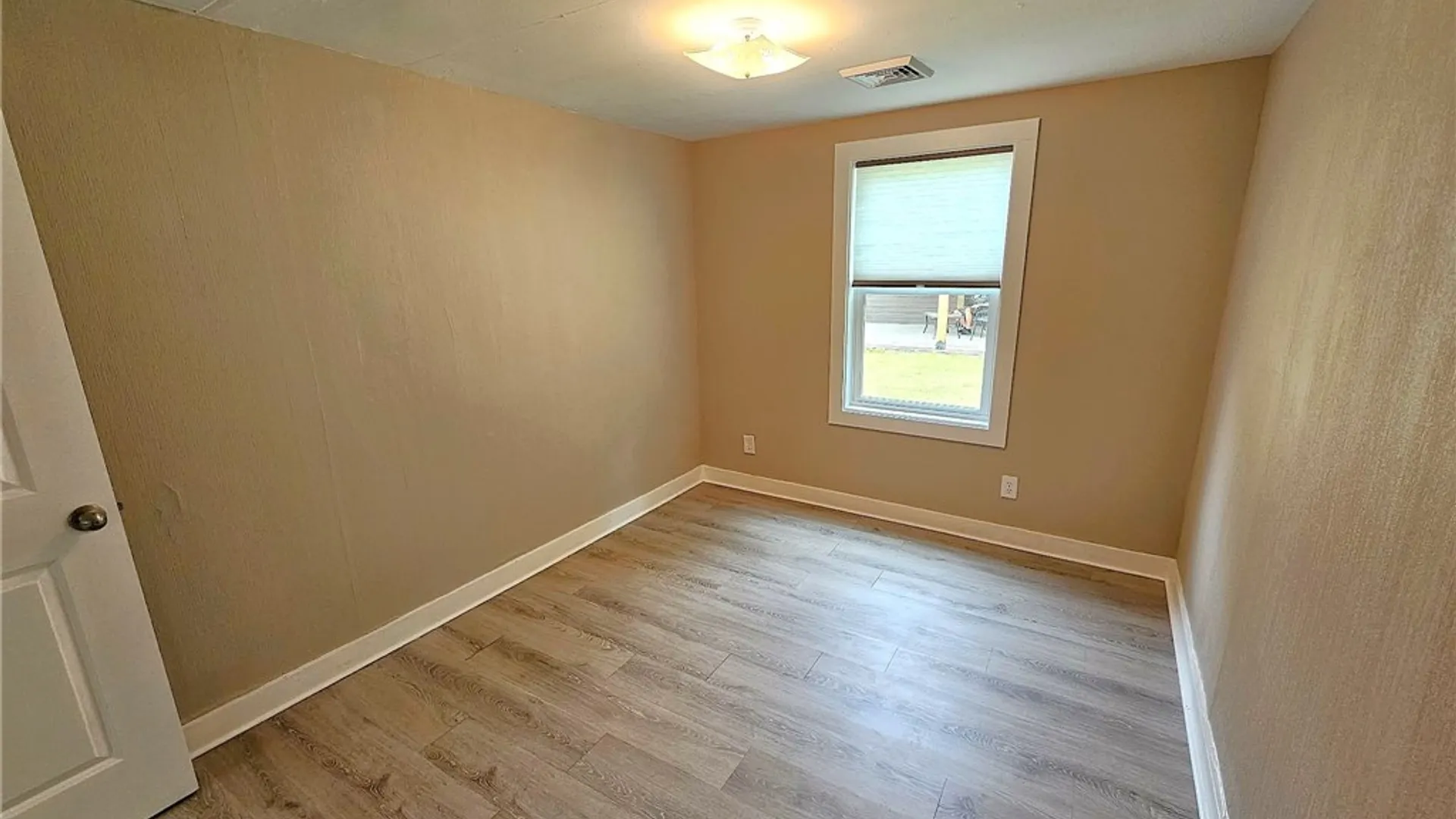 Property at 6183 Wright Place, Hamburg, NY 14075 17