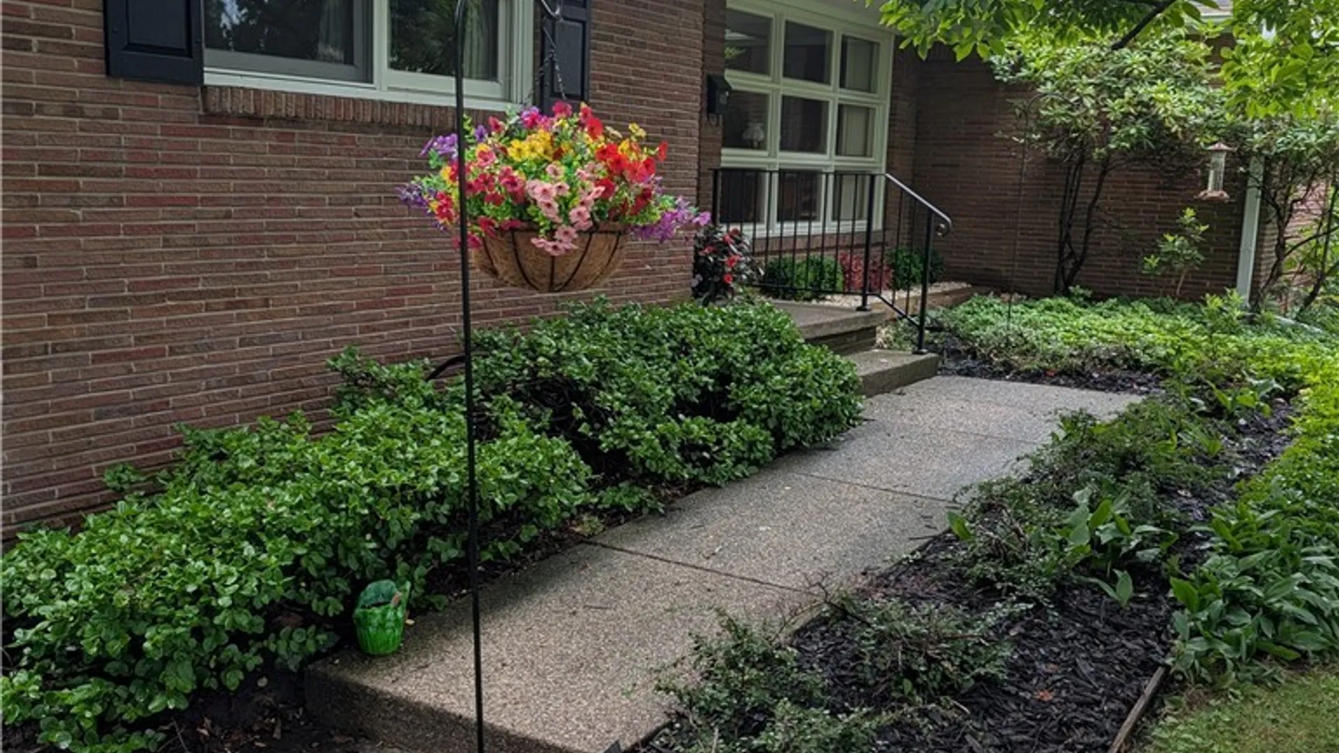 Property at 8325 Vernon Circle, Clarence, NY 14221 6