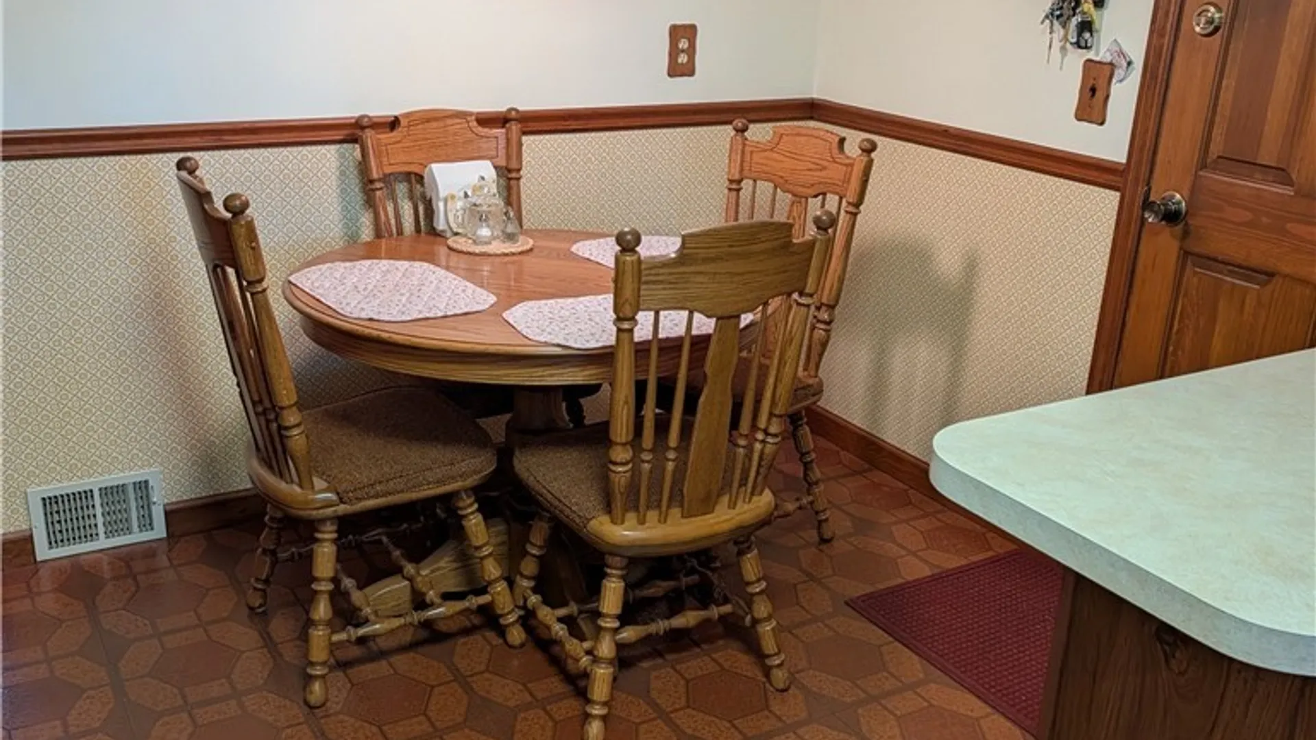 Property at 8325 Vernon Circle, Clarence, NY 14221 11