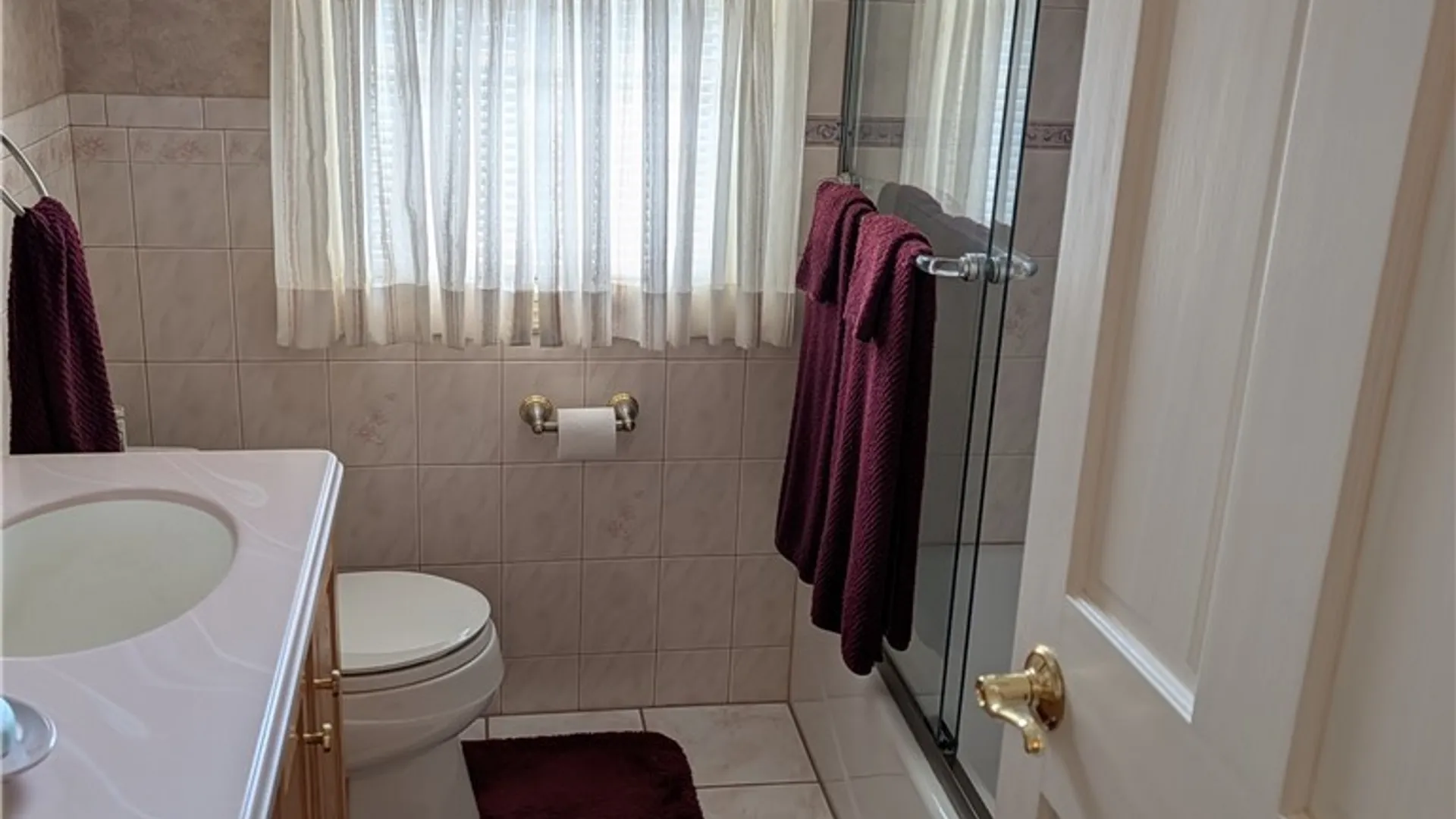 Property at 8325 Vernon Circle, Clarence, NY 14221 34