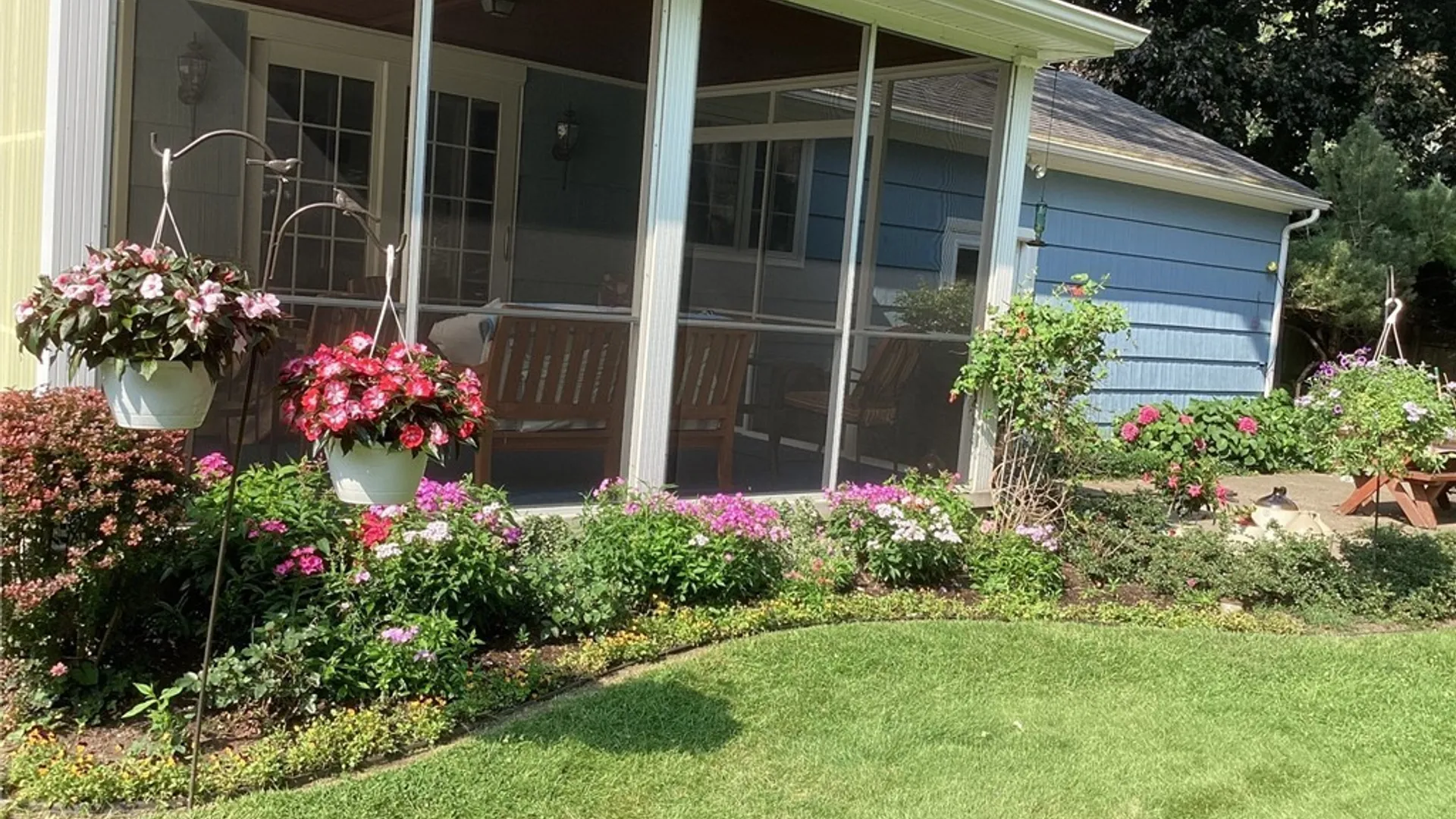 Property at 8325 Vernon Circle, Clarence, NY 14221 28