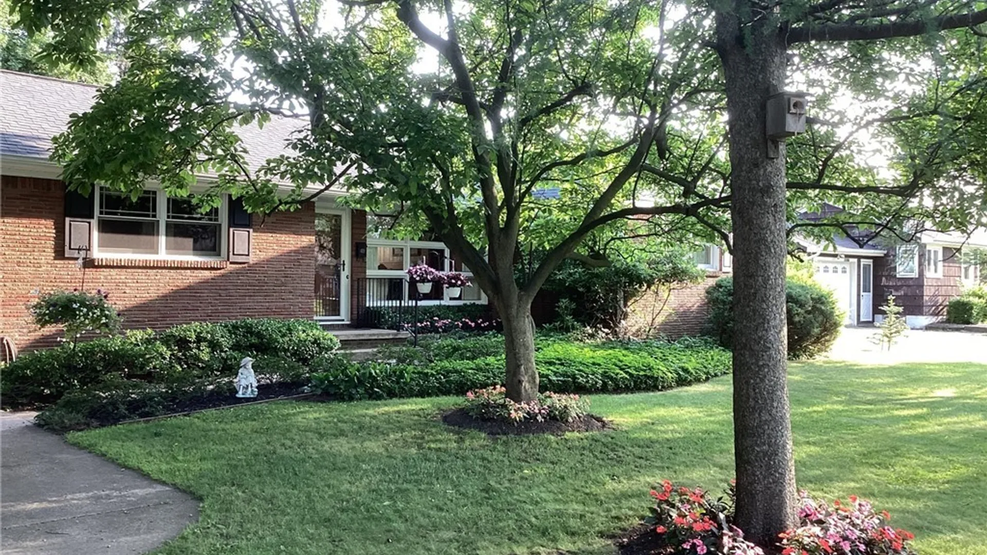 Property at 8325 Vernon Circle, Clarence, NY 14221 4