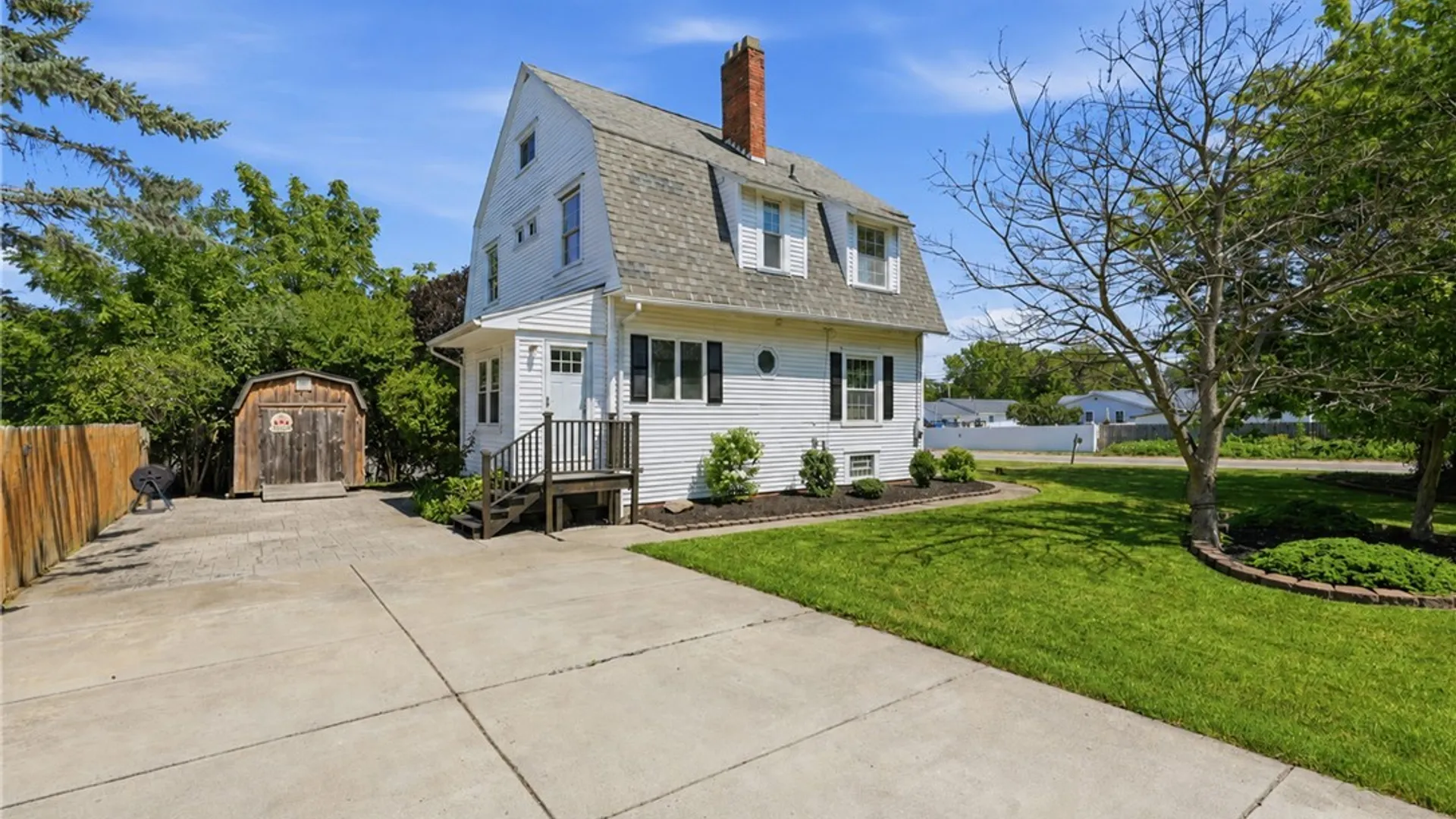 Property at 2545 Amsdell Road, Hamburg, NY 14075 3