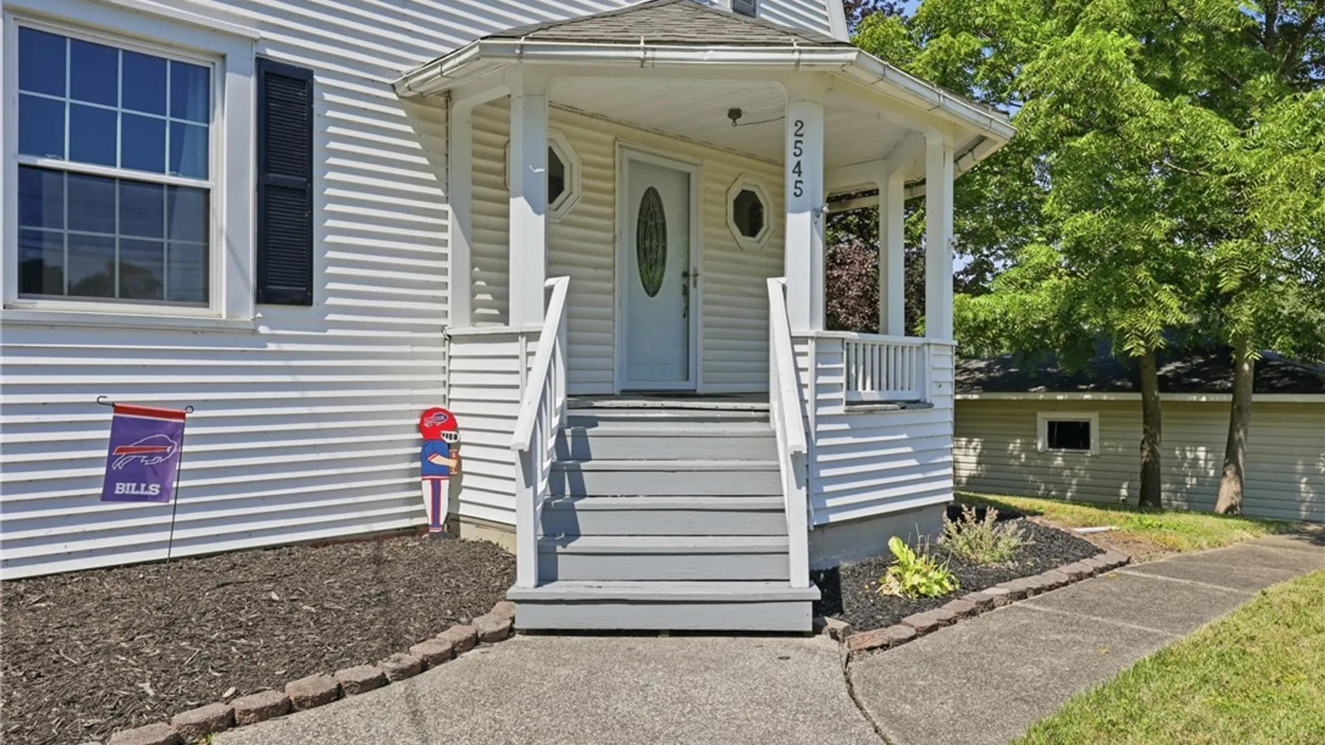 Property at 2545 Amsdell Road, Hamburg, NY 14075 4