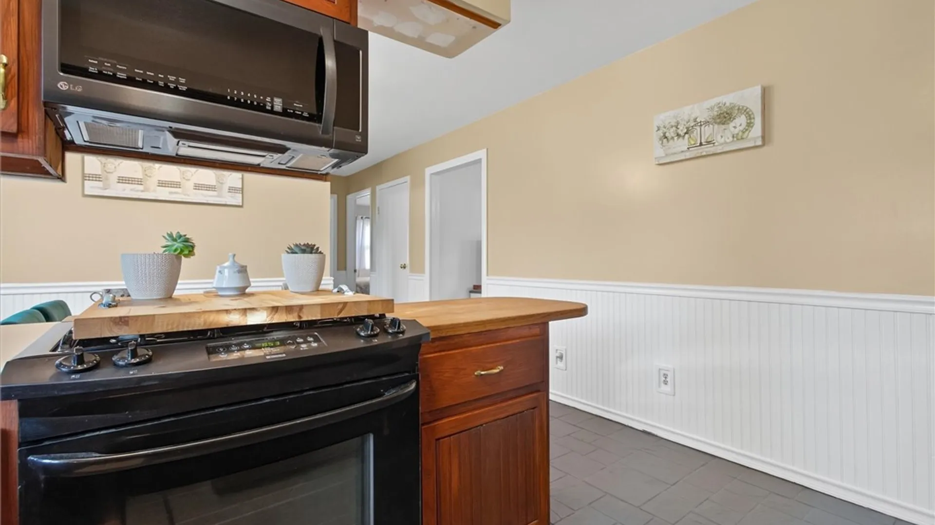 Property at 17 Karenlee Drive, Henrietta, NY 14618 19