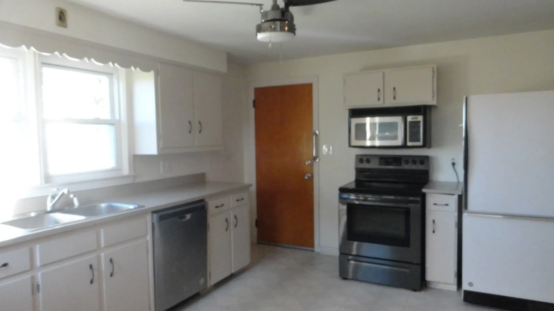 Property at 140 Genesee Park Drive, Syracuse, NY 13224 5