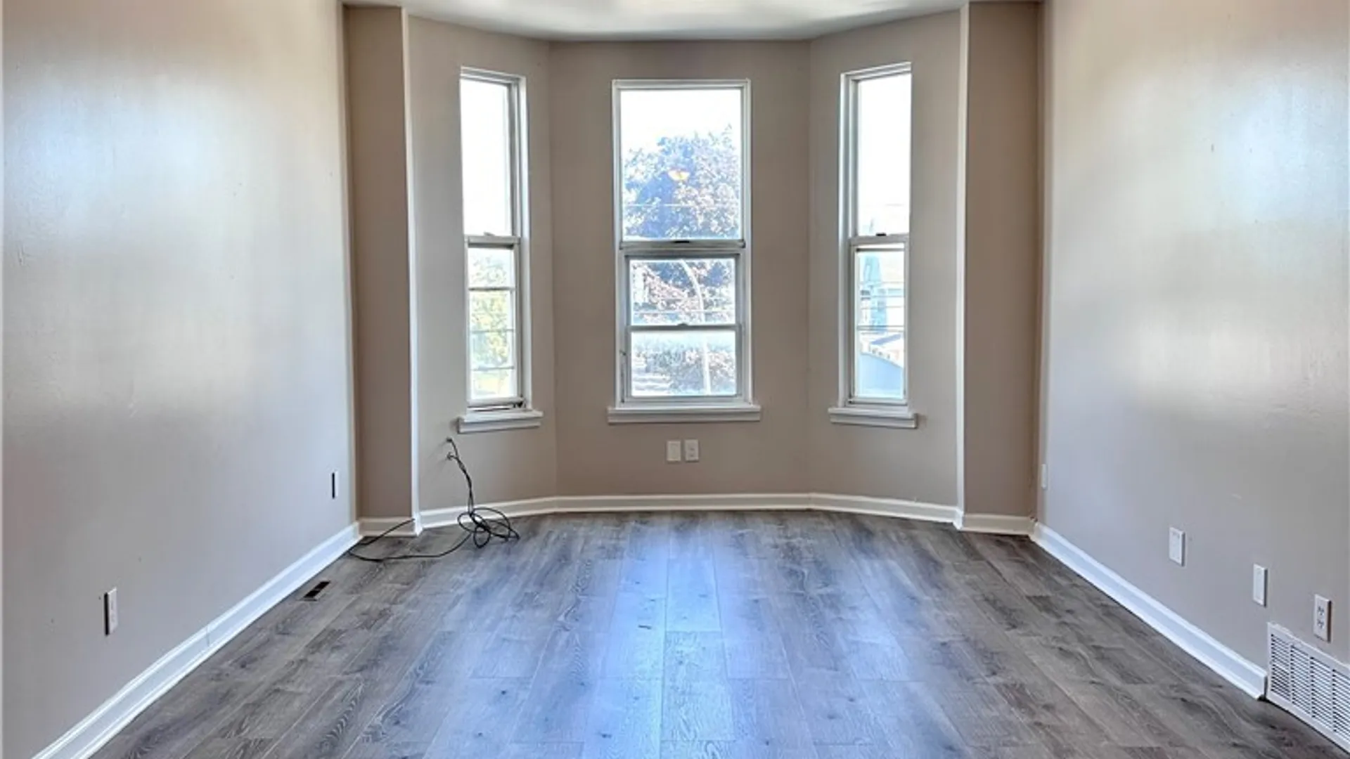 Property at 310 Hampshire Street, Buffalo, NY 14213 5