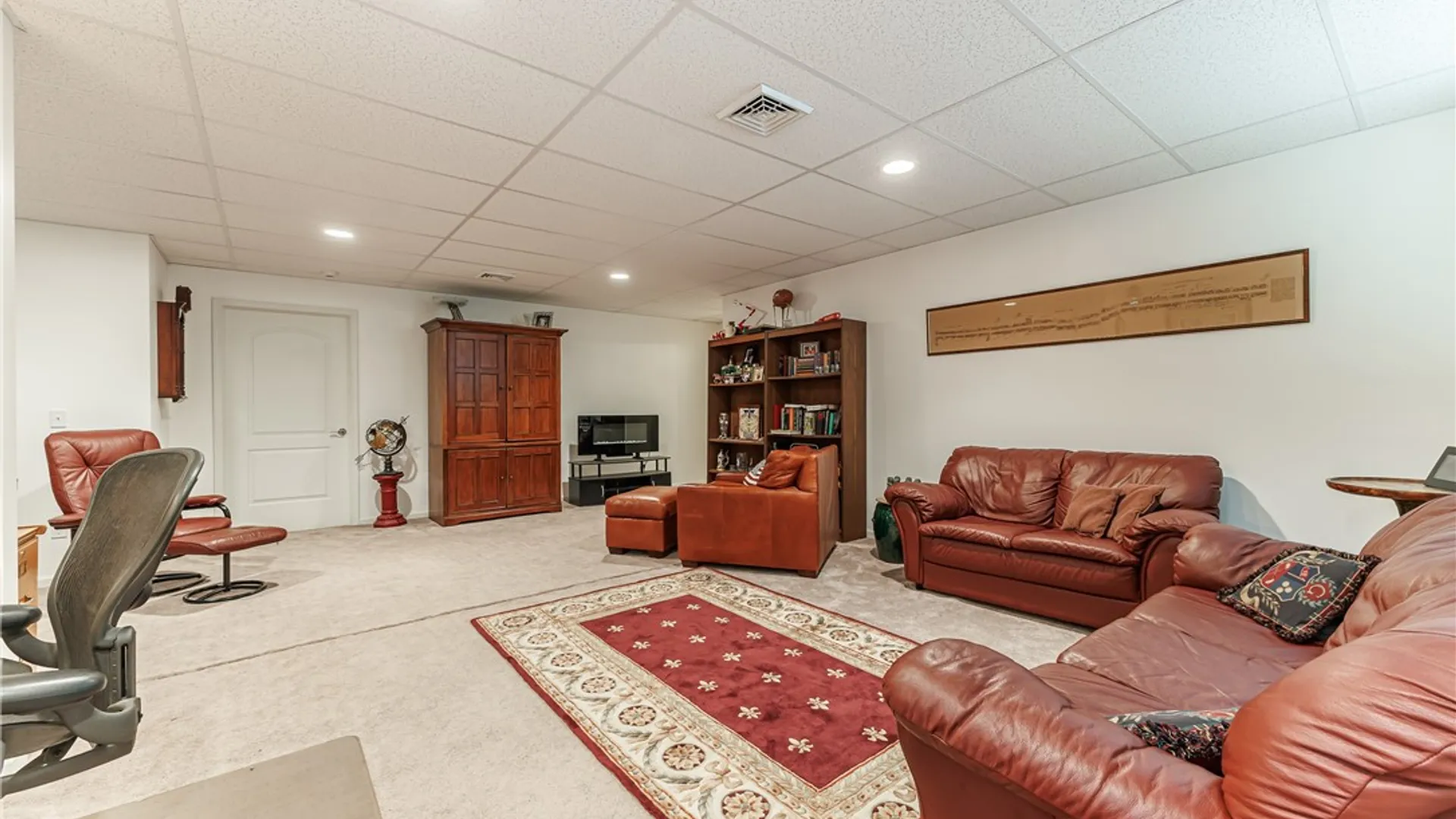 Property at 215 Bretlyn Circle, Brighton, NY 14618 18