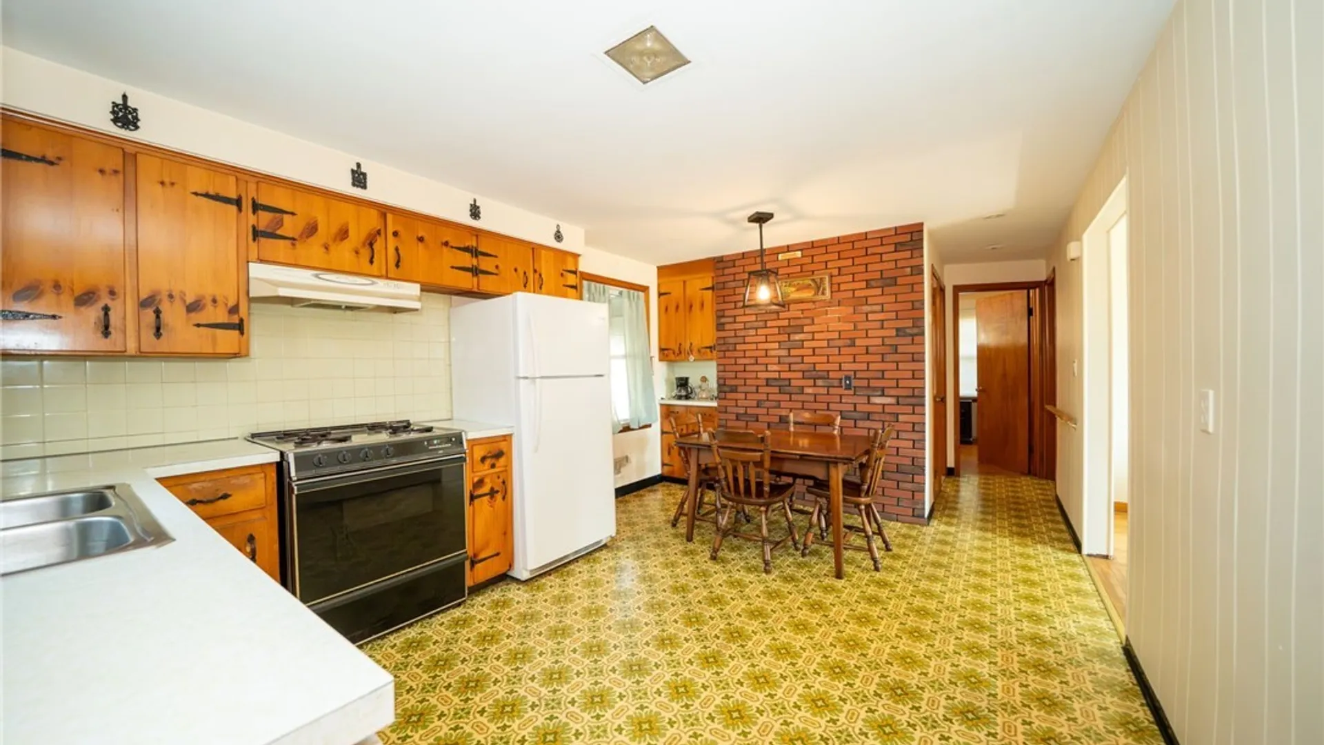 Property at 282 N Willowlawn Parkway, Cheektowaga, NY 14206 17