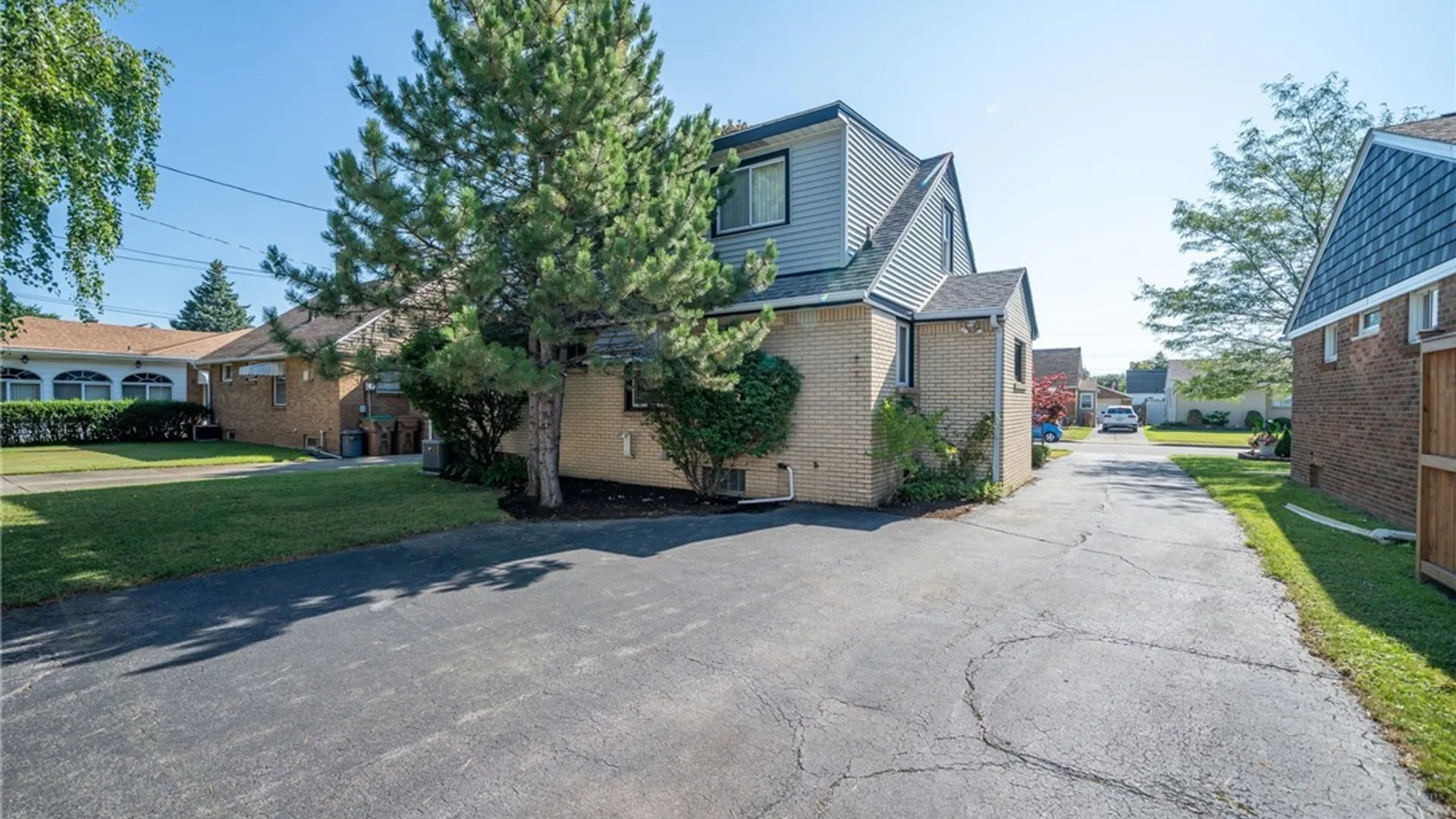 Property at 282 N Willowlawn Parkway, Cheektowaga, NY 14206 11