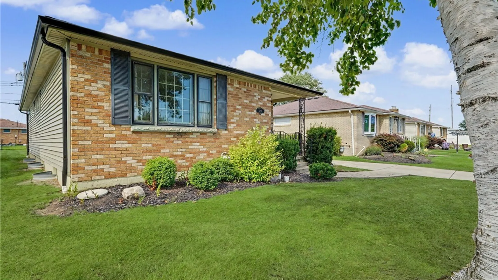 Property at 298 Lydia Lane, Cheektowaga, NY 14225 3