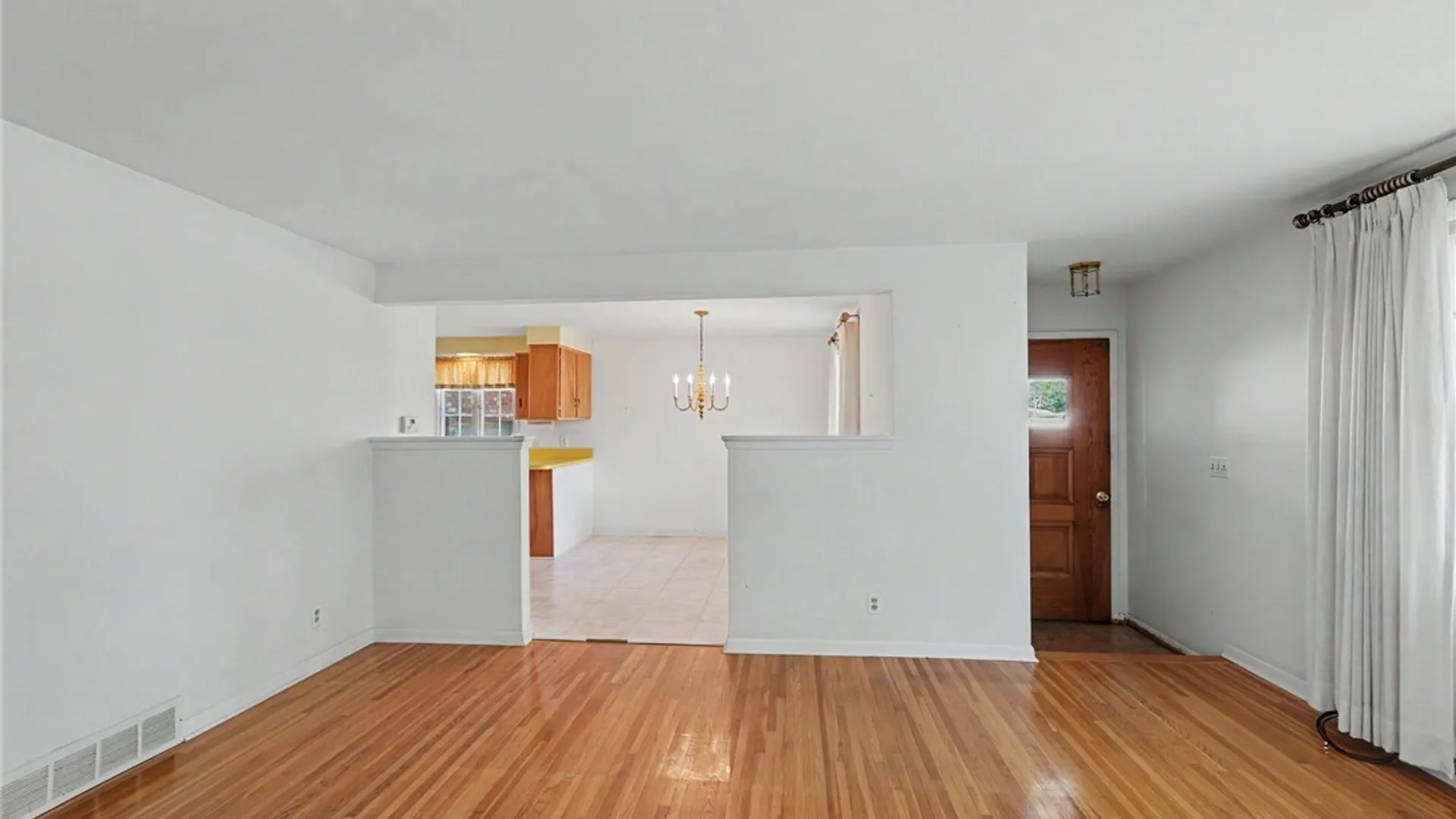 Property at 298 Lydia Lane, Cheektowaga, NY 14225 6