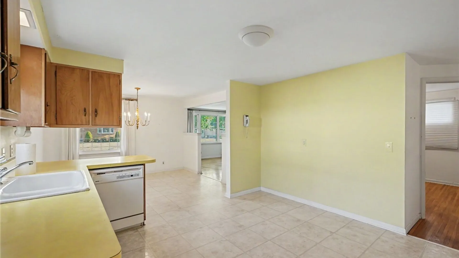 Property at 298 Lydia Lane, Cheektowaga, NY 14225 10