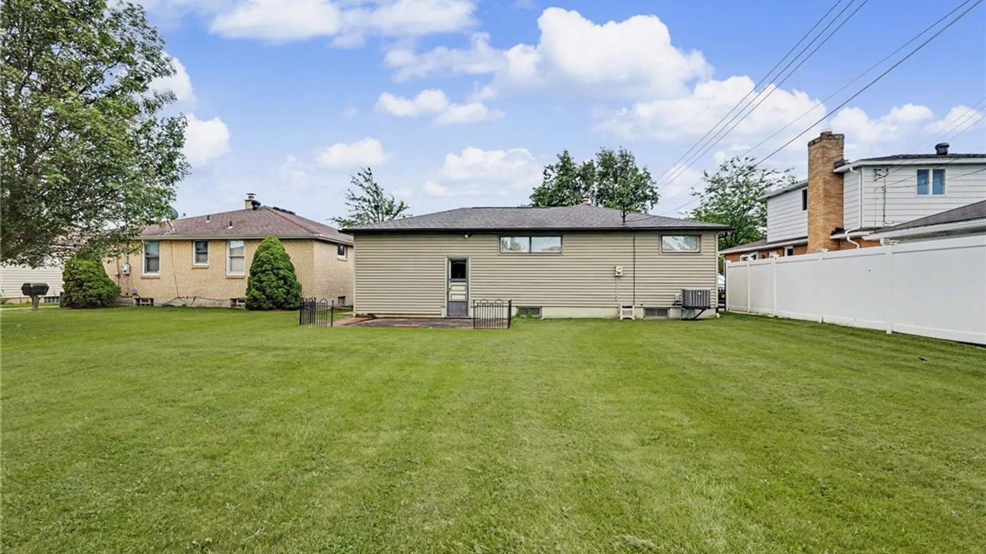 Property at 298 Lydia Lane, Cheektowaga, NY 14225 29