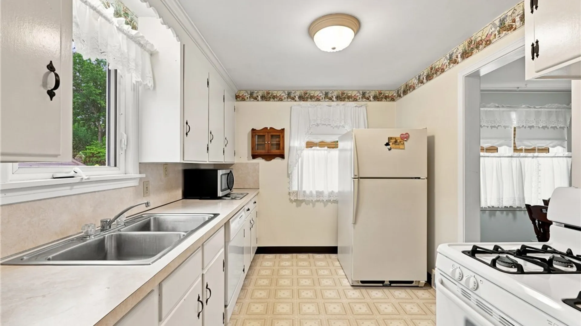 Property at 251 E Prospect Avenue, Hamburg, NY 14075 12