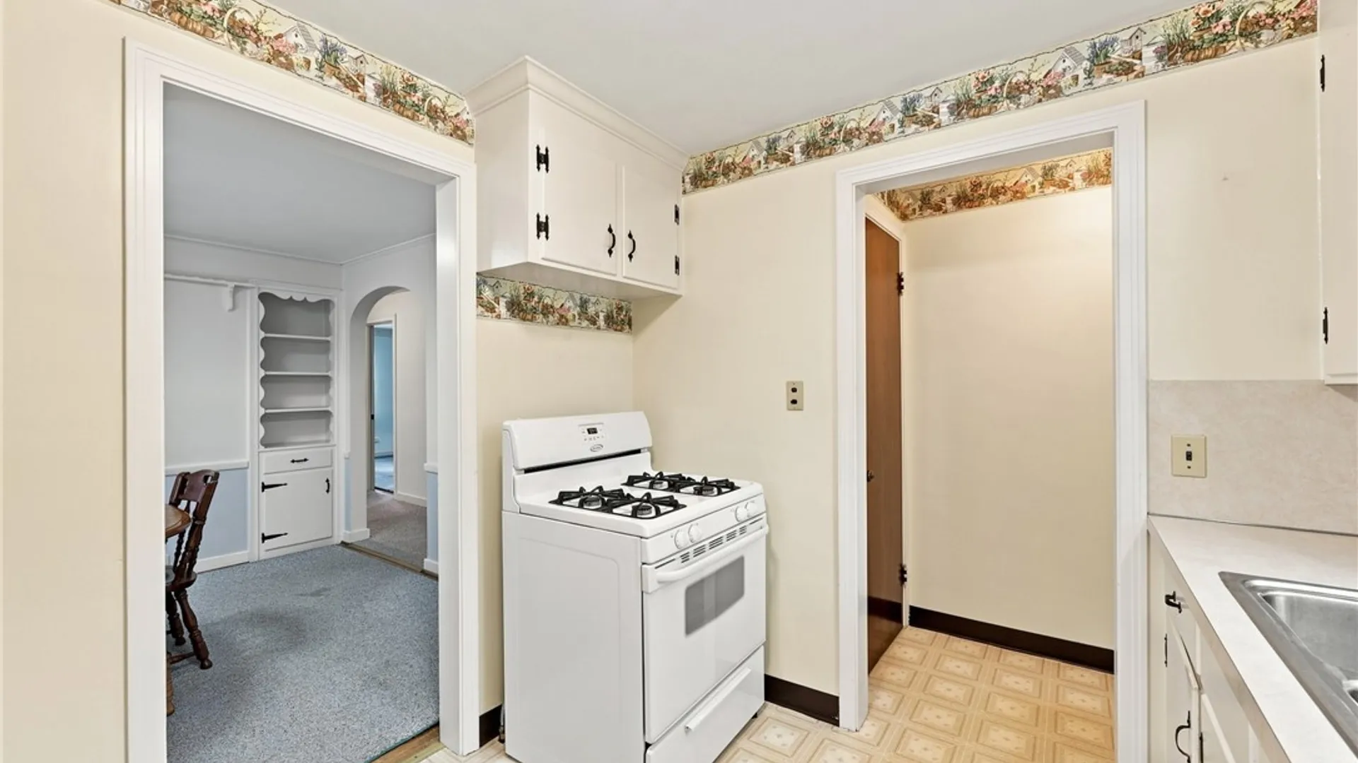 Property at 251 E Prospect Avenue, Hamburg, NY 14075 14