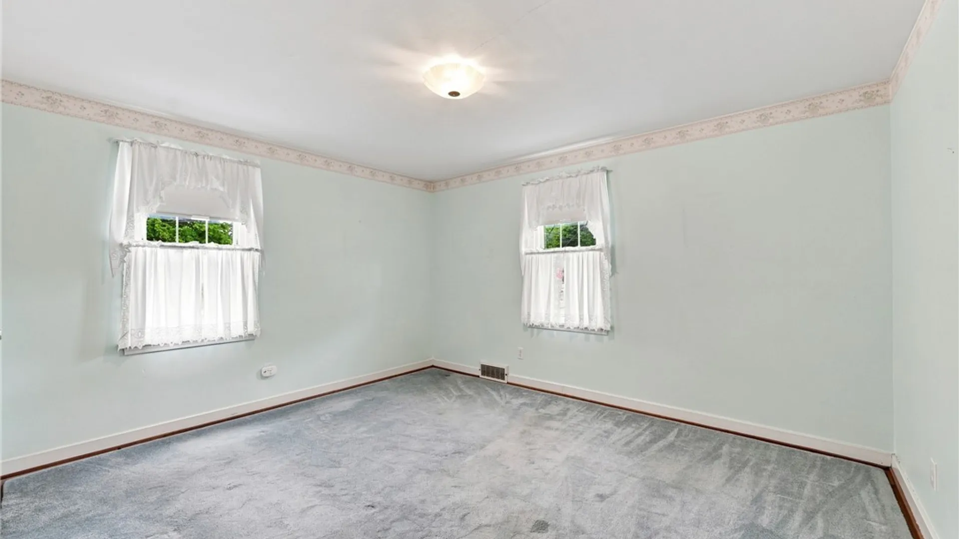 Property at 251 E Prospect Avenue, Hamburg, NY 14075 25
